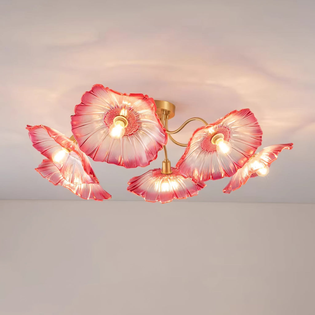 Taklampe med frostet glasskjerm i lotusbladform – gullfarget beslag