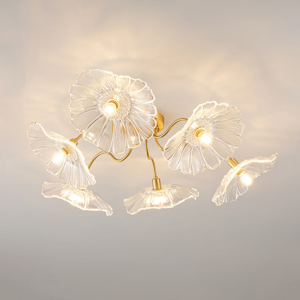 Taklampe med frostet glasskjerm i lotusbladform – gullfarget beslag