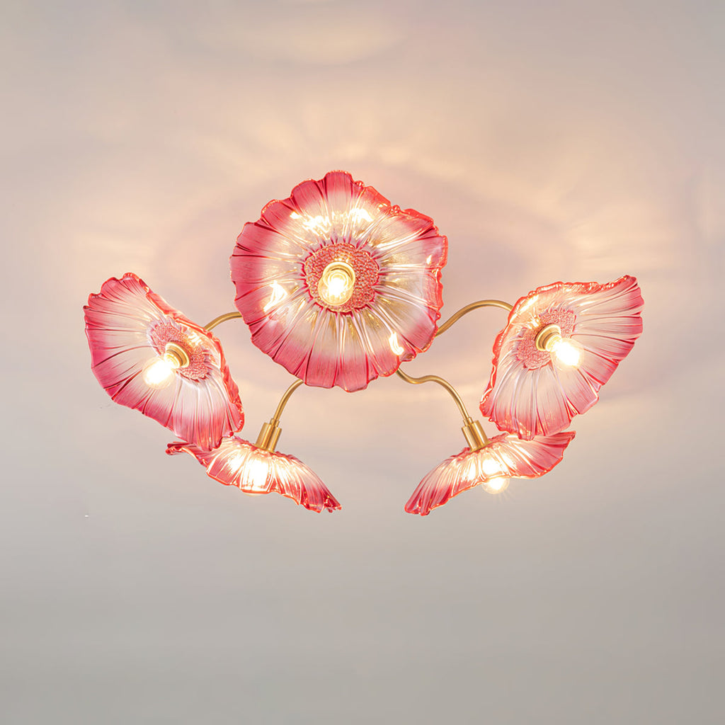 Taklampe med frostet glasskjerm i lotusbladform – gullfarget beslag