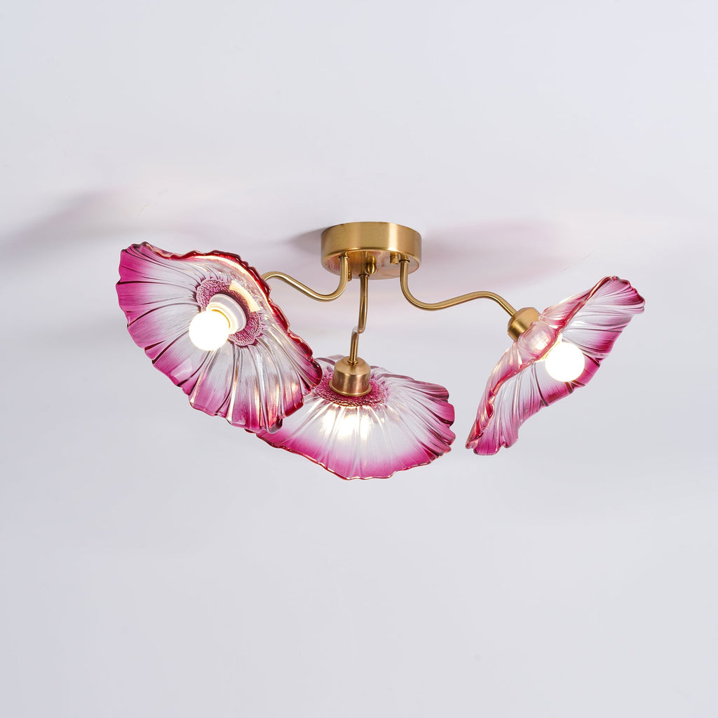 Taklampe med frostet glasskjerm i lotusbladform – gullfarget beslag