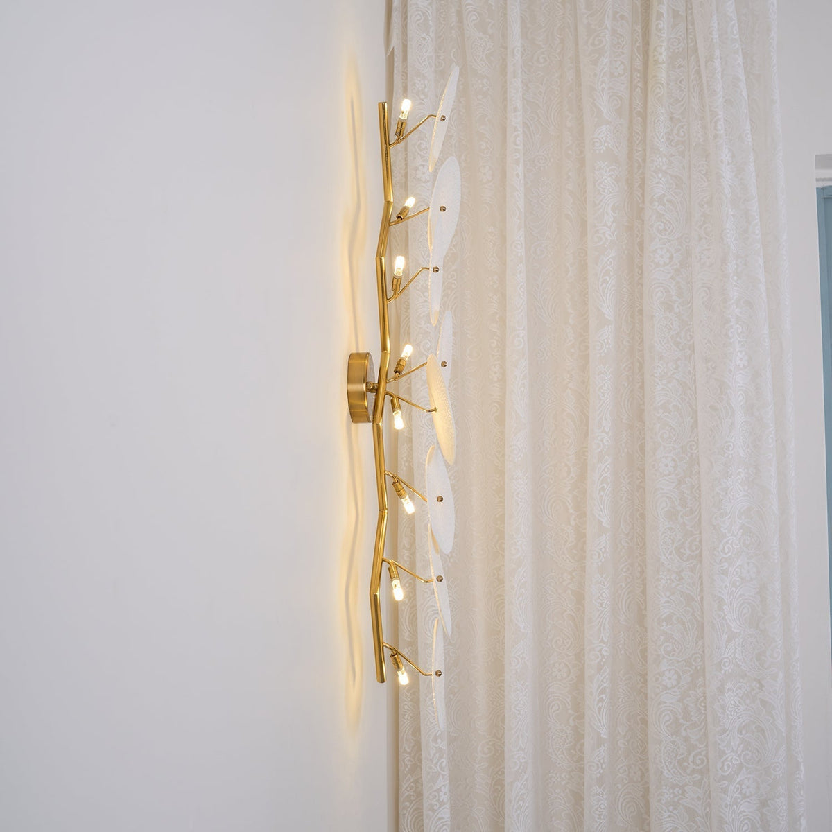 Kaskádová nástěnná lampa Kaivo ve tvaru lotosových lístků