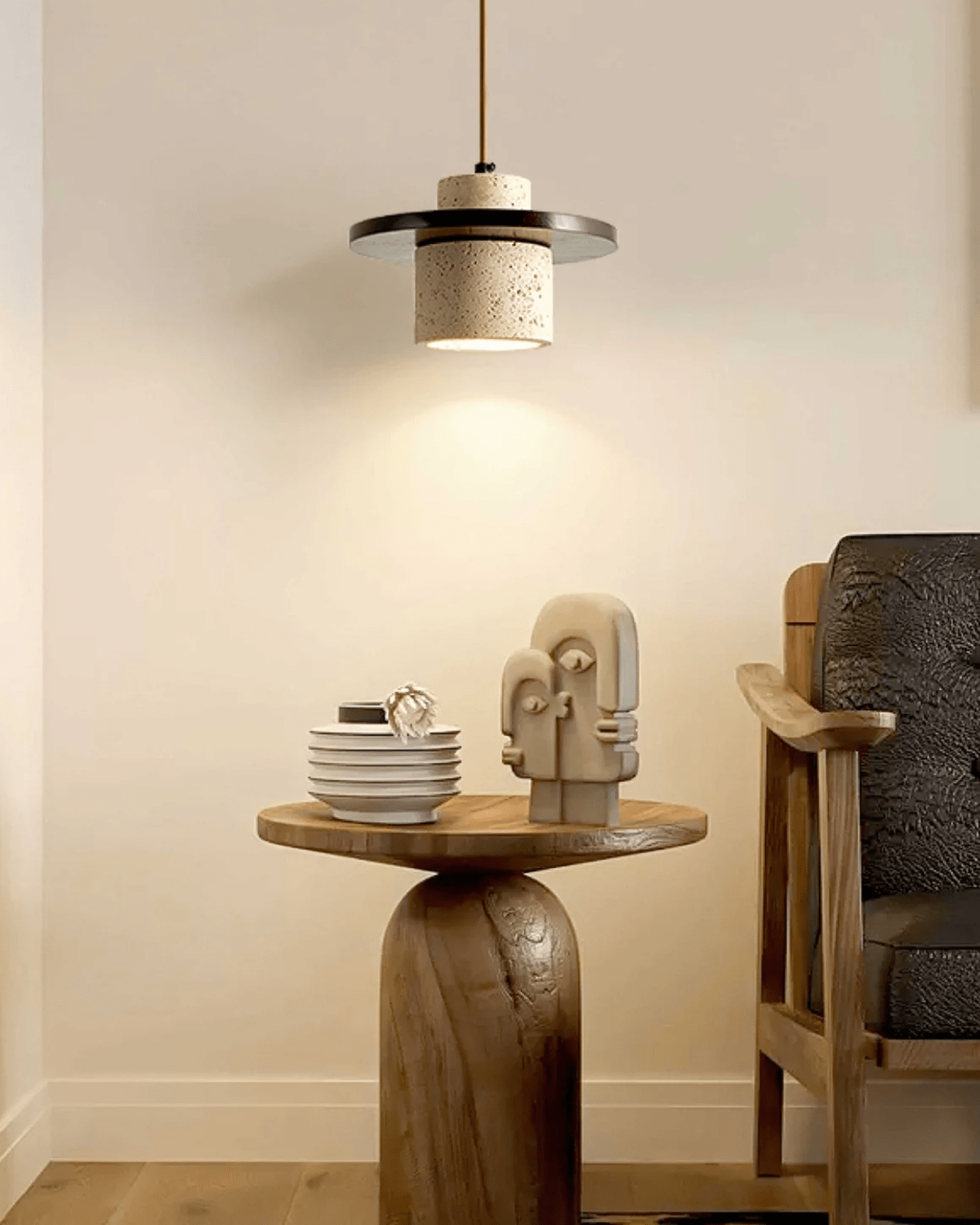 Marvello Travertin og valnøtt skulpturell pendellampe