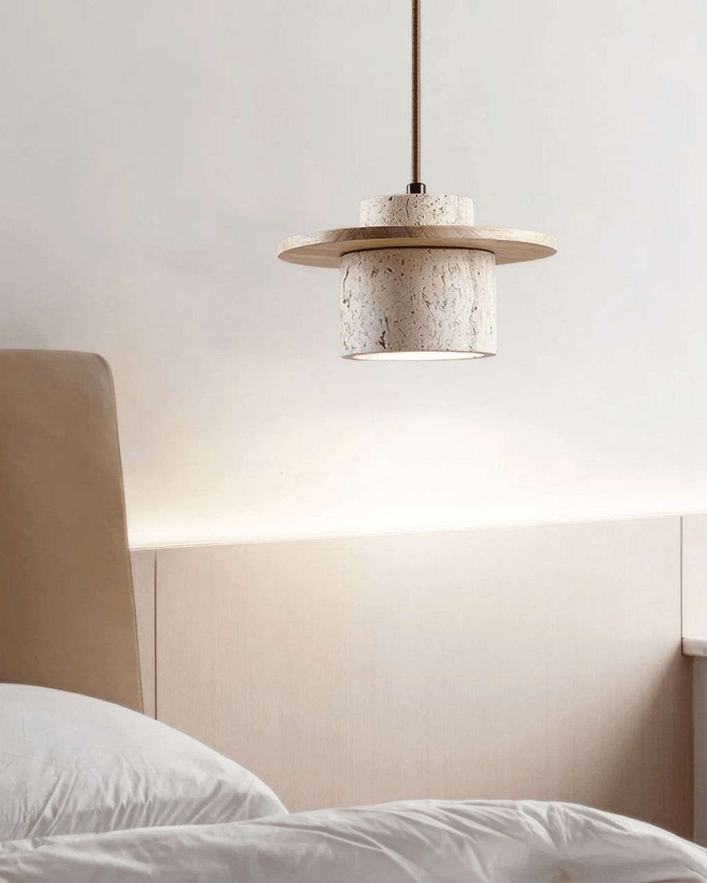 Marvello Travertin og valnøtt skulpturell pendellampe