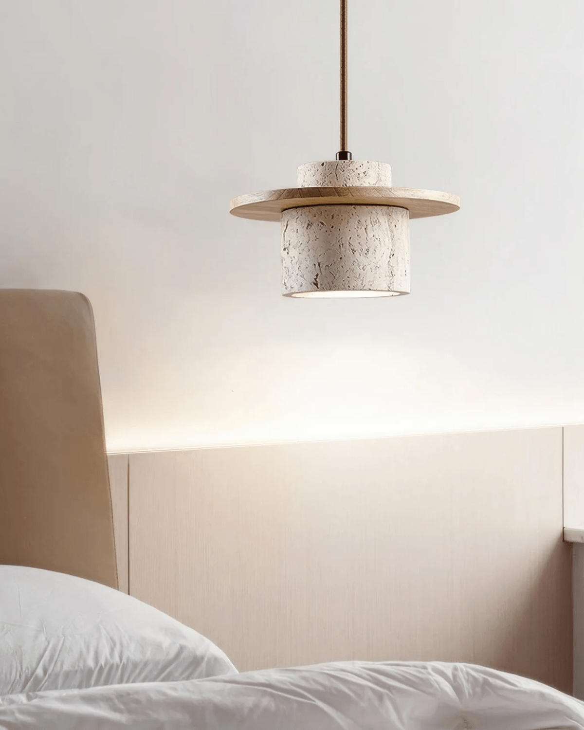 Marvello Travertin og valnøtt skulpturell pendellampe
