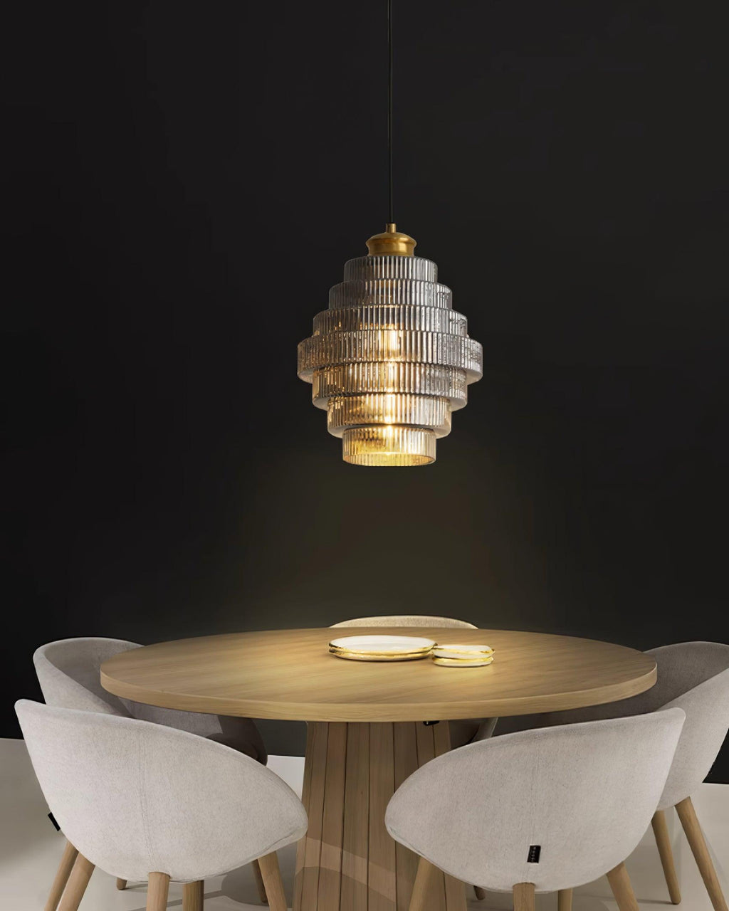 Amara pendellampe med ribbet glas i flere niveauer