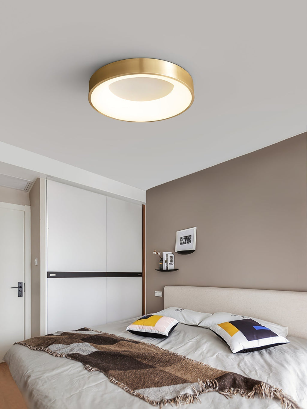 Zetheos rund loftlampe i messing — Integreret 3000K–6000K LED