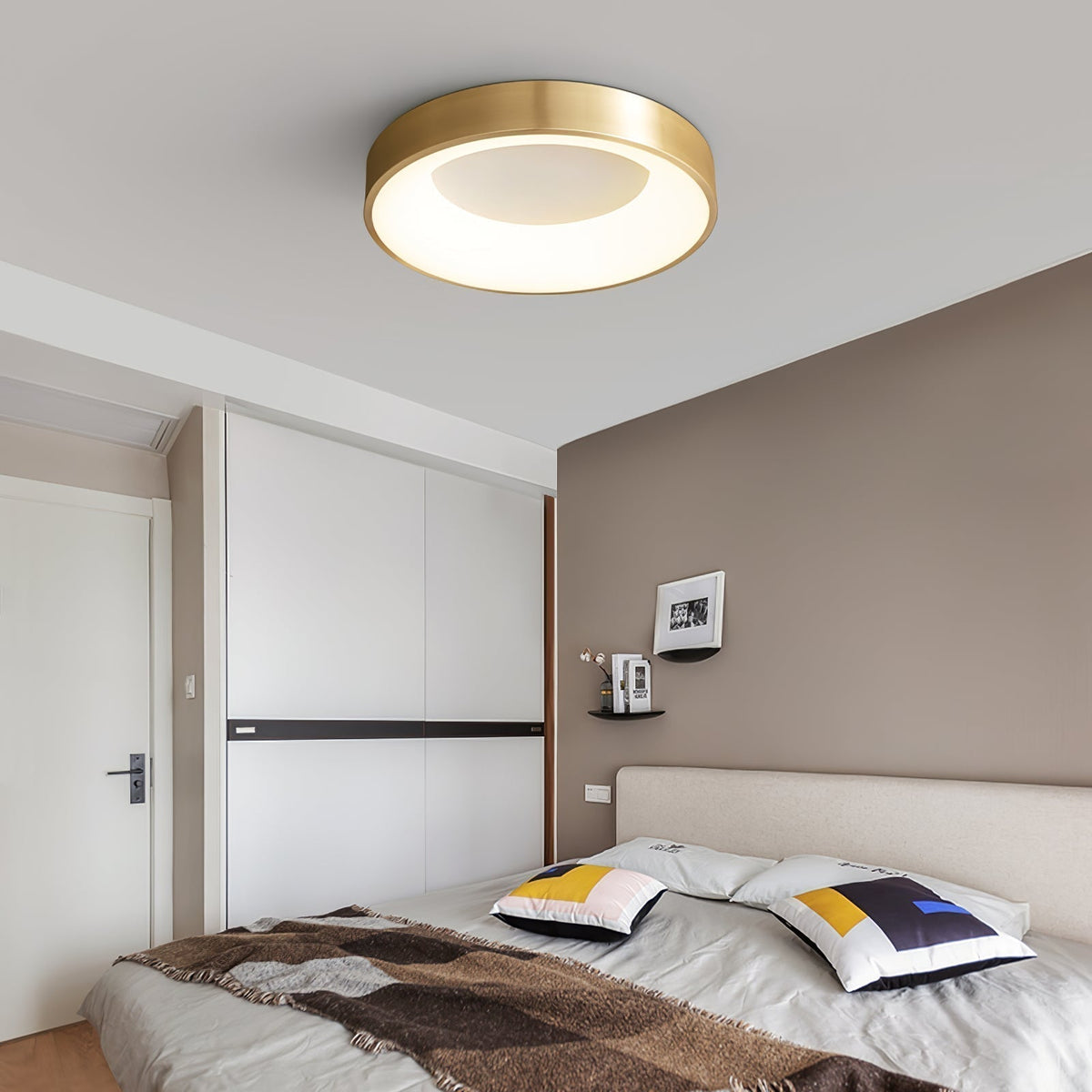 Zetheos rund loftlampe i messing — Integreret 3000K–6000K LED