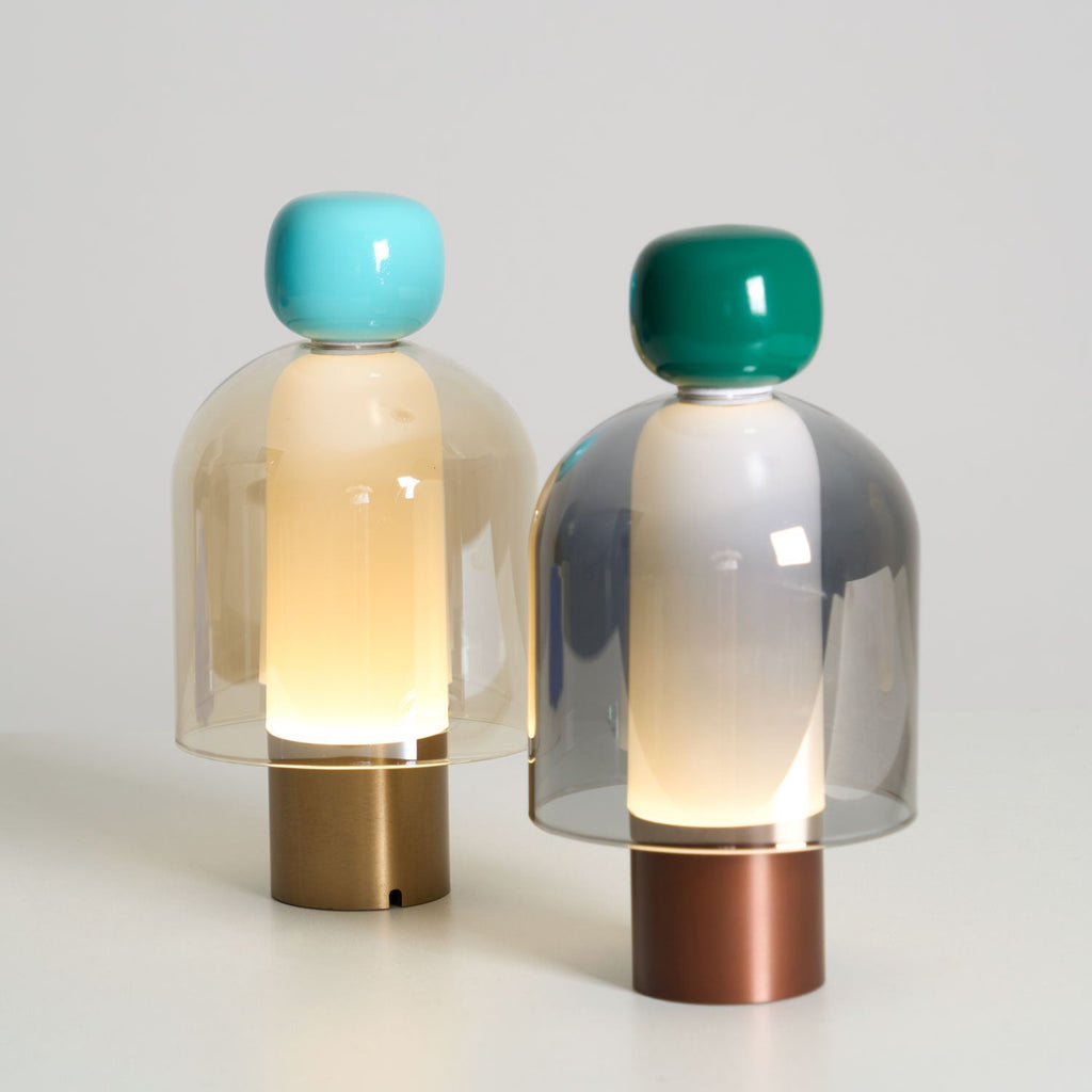 مصباح طاولة لومنـا جوي — قابل لإعادة الشحن، بتصميم مستدير وألوان مرحة