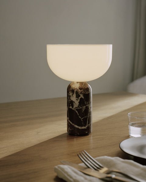 Lampă de masă Lunara din marmură — Siluetă rotunjită, bază espresso intens