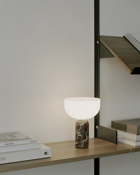 Lampă de masă Lunara din marmură — Siluetă rotunjită, bază espresso intens