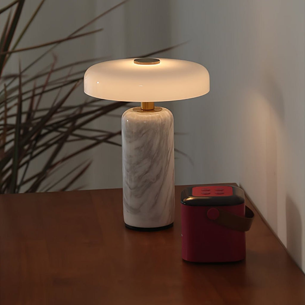 Lampă de masă Lunara din marmură — Siluetă rotunjită, bază espresso intens