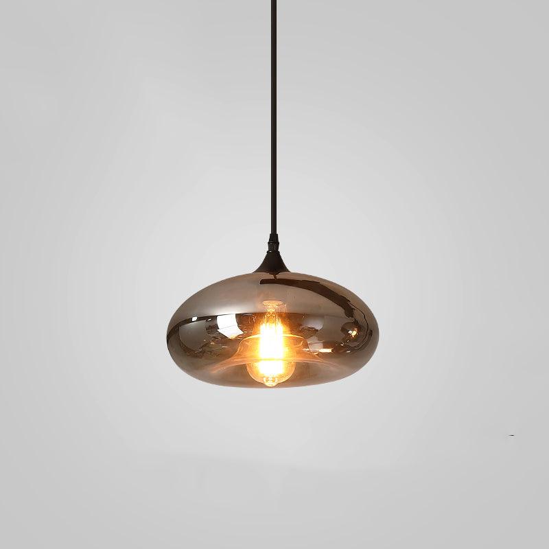Flaskeformet pendellampe — håndblåst røykgrått glass, svart armatur, vintage og moderne