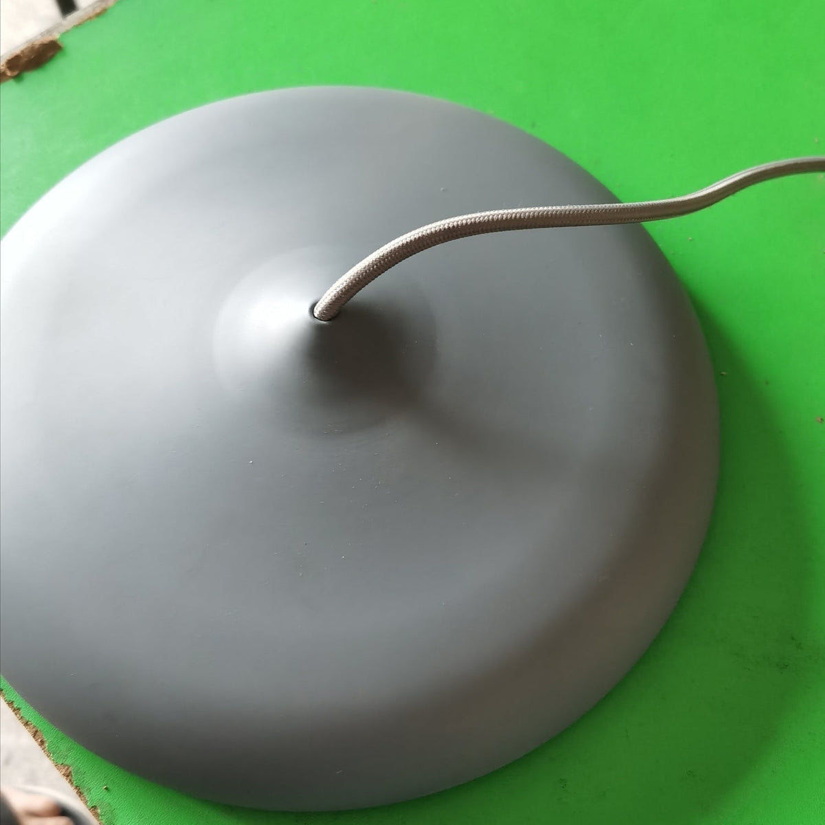Orik Macaron-pendellamper — minimalistisk silhuet, bløde nuancer