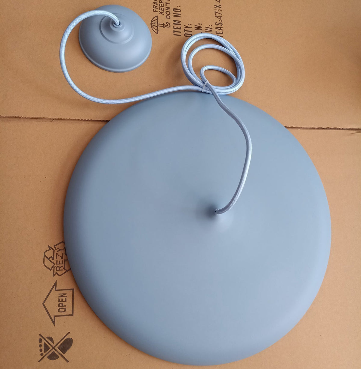 Orik Macaron-pendellamper — minimalistisk silhuet, bløde nuancer