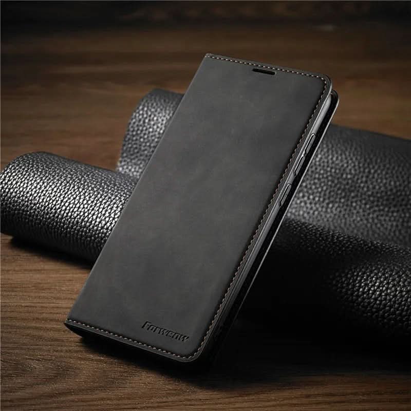 AstraTech 磁吸皮革 iPhone 保护壳，带防震功能