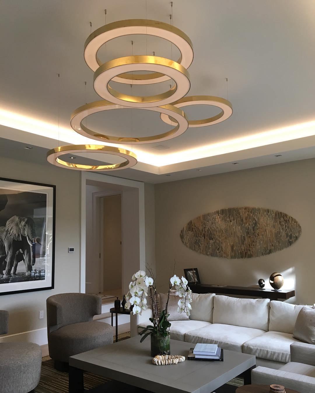 مصباح معلق دائري LED بتصميم سلس