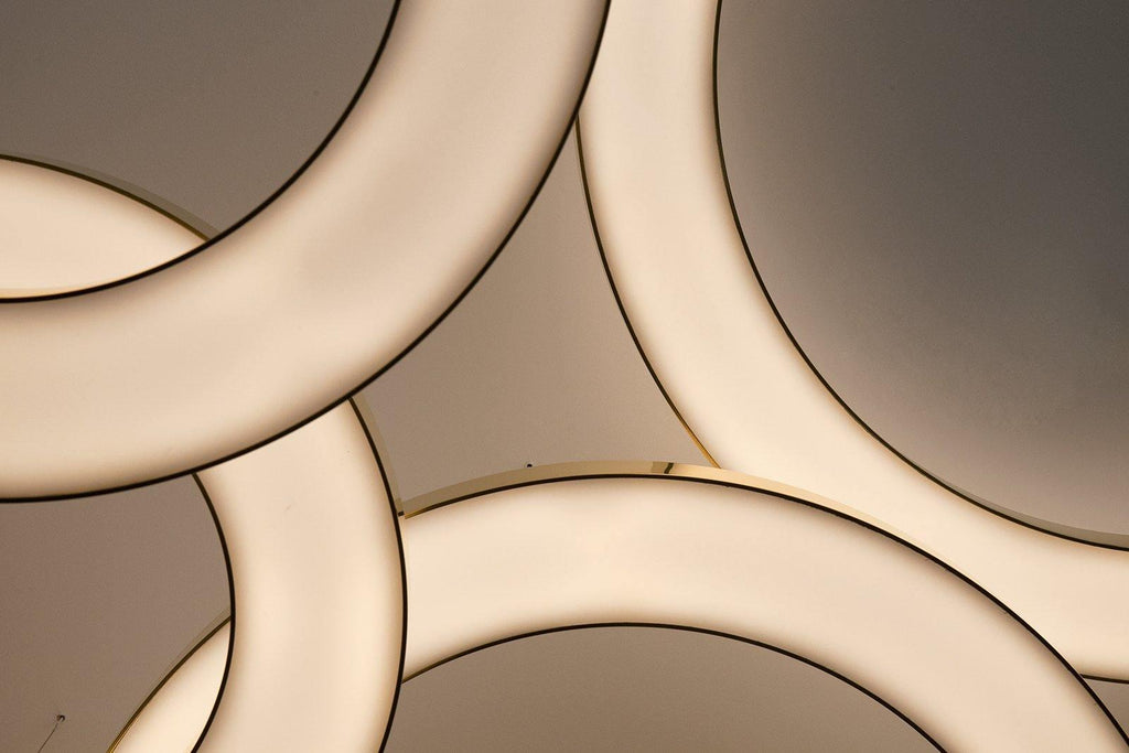 مصباح معلق دائري LED بتصميم سلس
