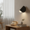 Schwenkbare Glow-Wandleuchte für flexible und gezielte Beleuchtung