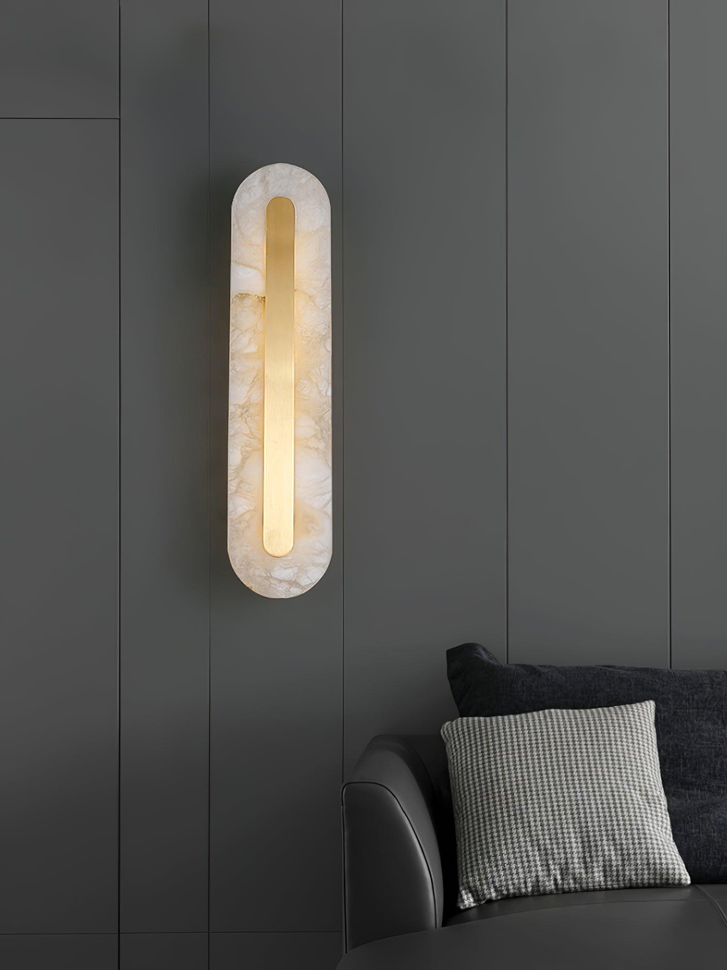 Rundad vägglampa i alabaster — integrerad LED, vertikal eller horisontell montering