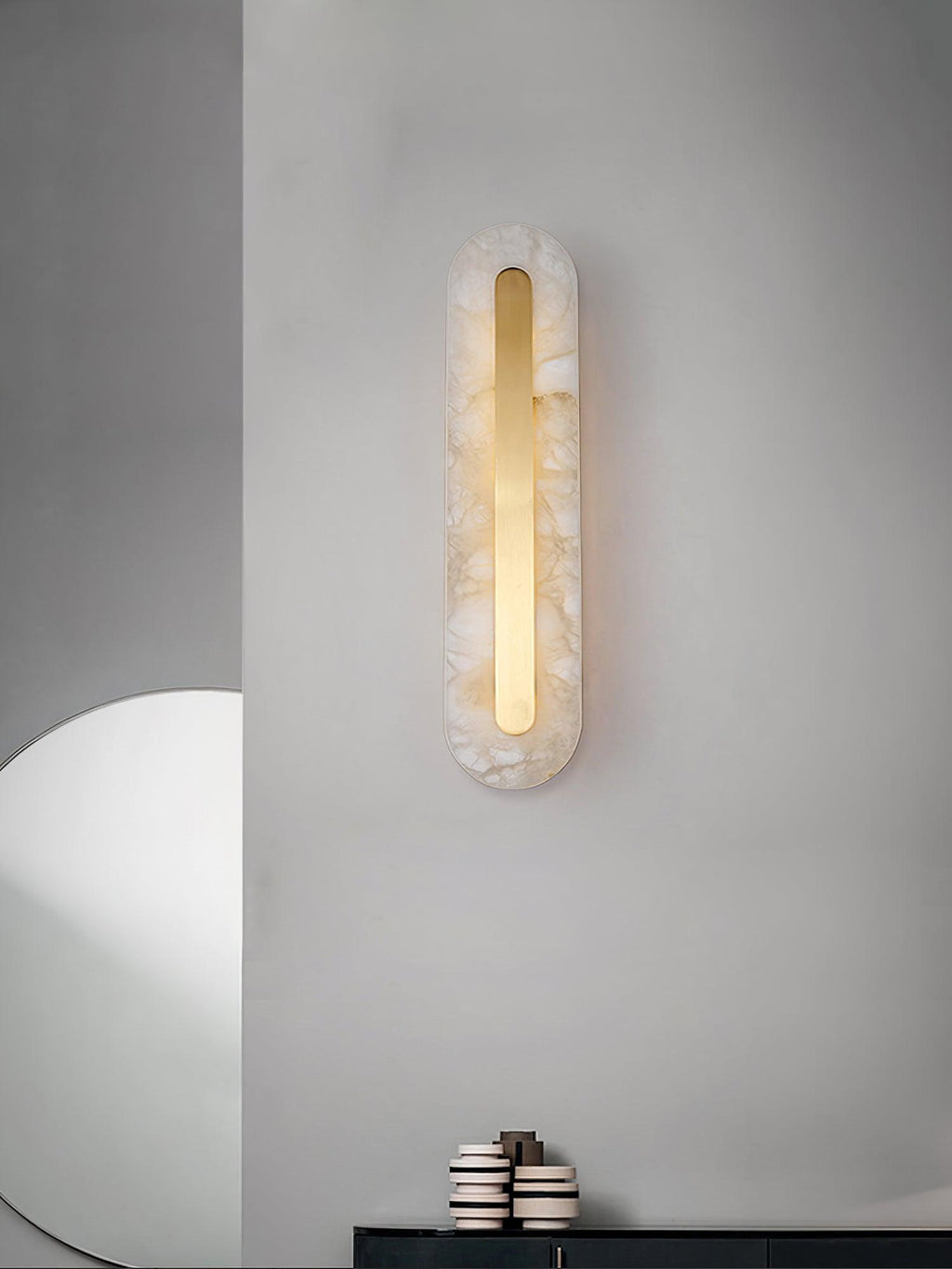 Rundad vägglampa i alabaster — integrerad LED, vertikal eller horisontell montering