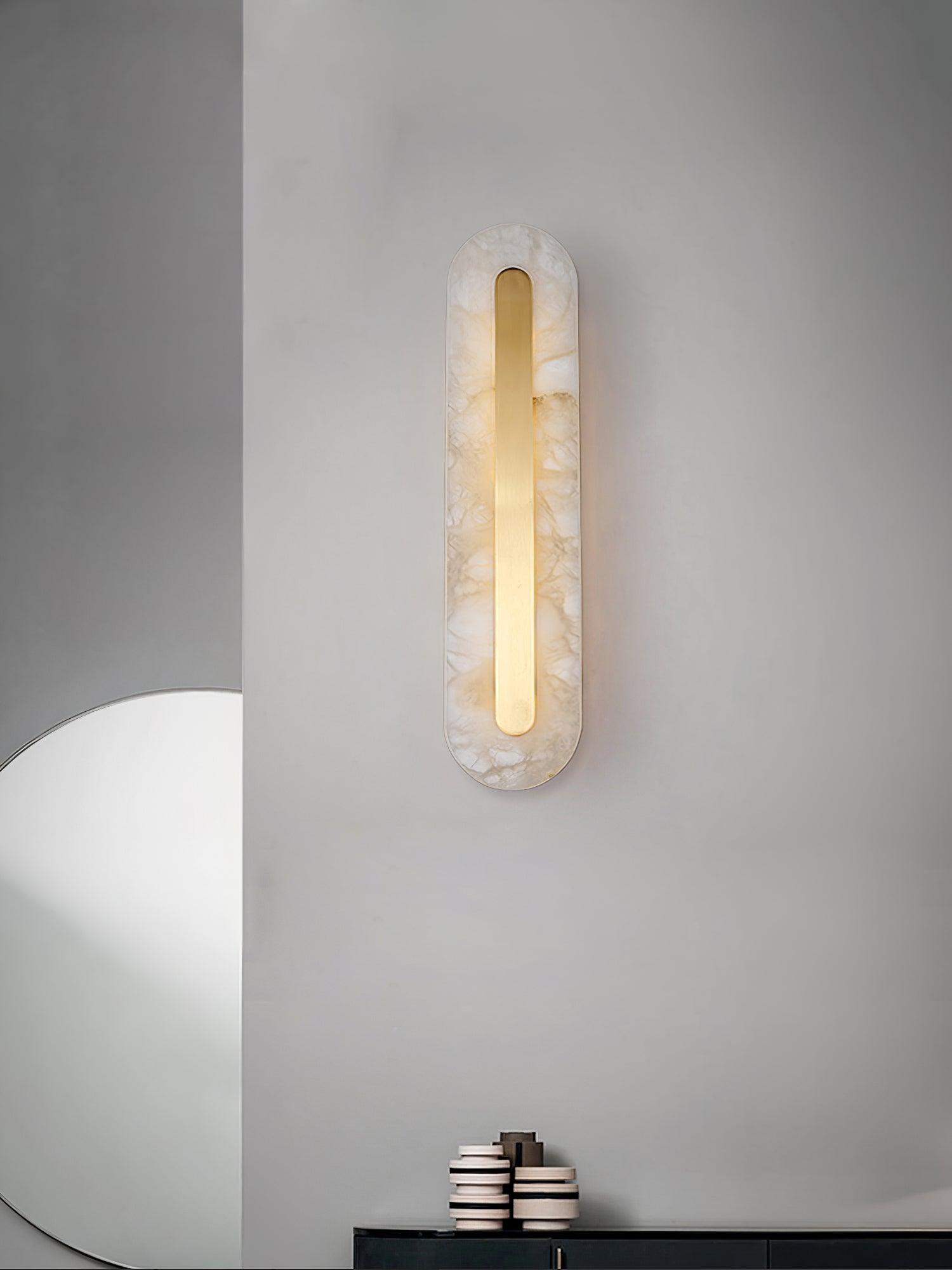 Rundad vägglampa i alabaster — integrerad LED, vertikal eller horisontell montering