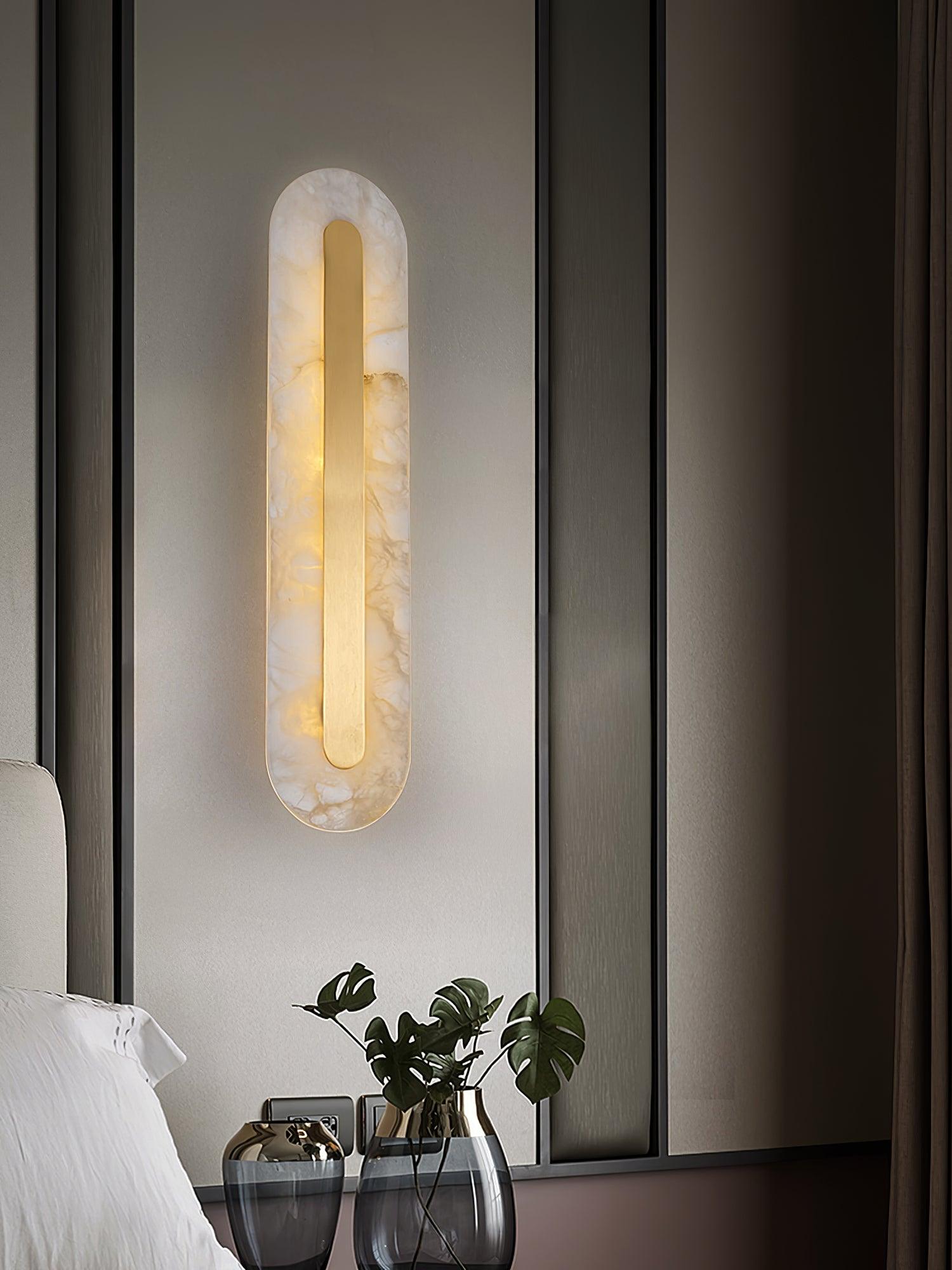 Rundad vägglampa i alabaster — integrerad LED, vertikal eller horisontell montering