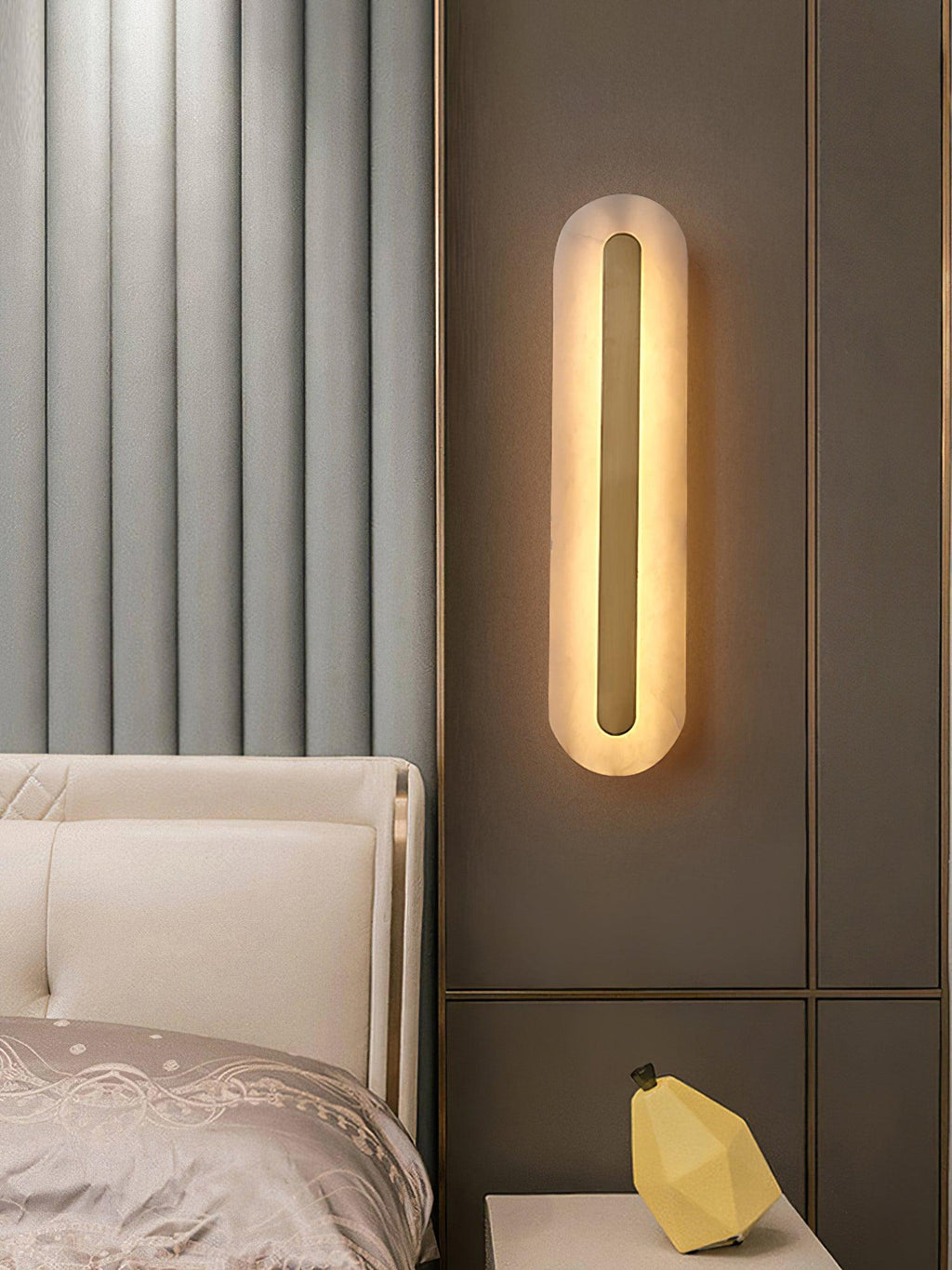 Rundad vägglampa i alabaster — integrerad LED, vertikal eller horisontell montering