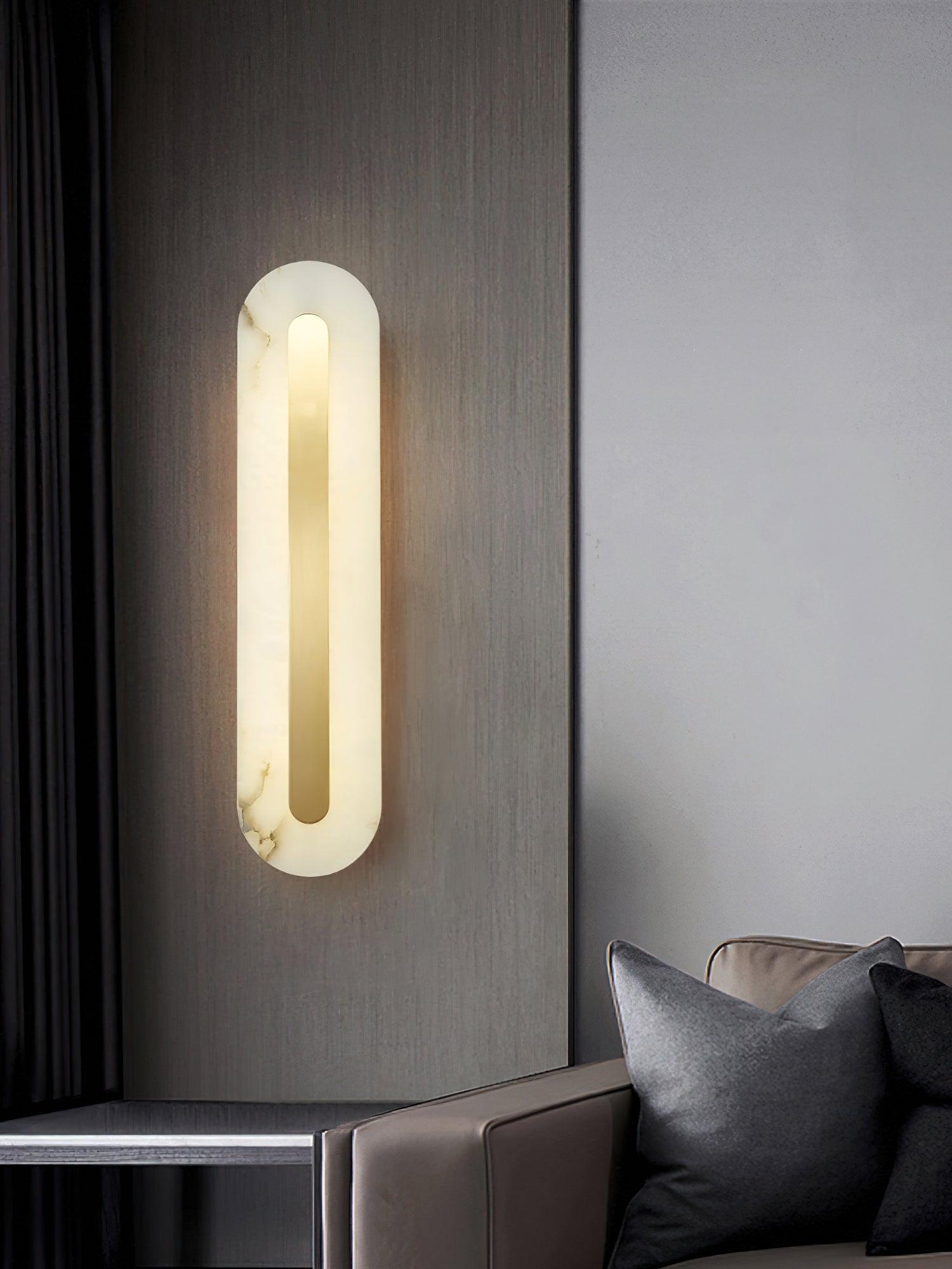 Rundad vägglampa i alabaster — integrerad LED, vertikal eller horisontell montering