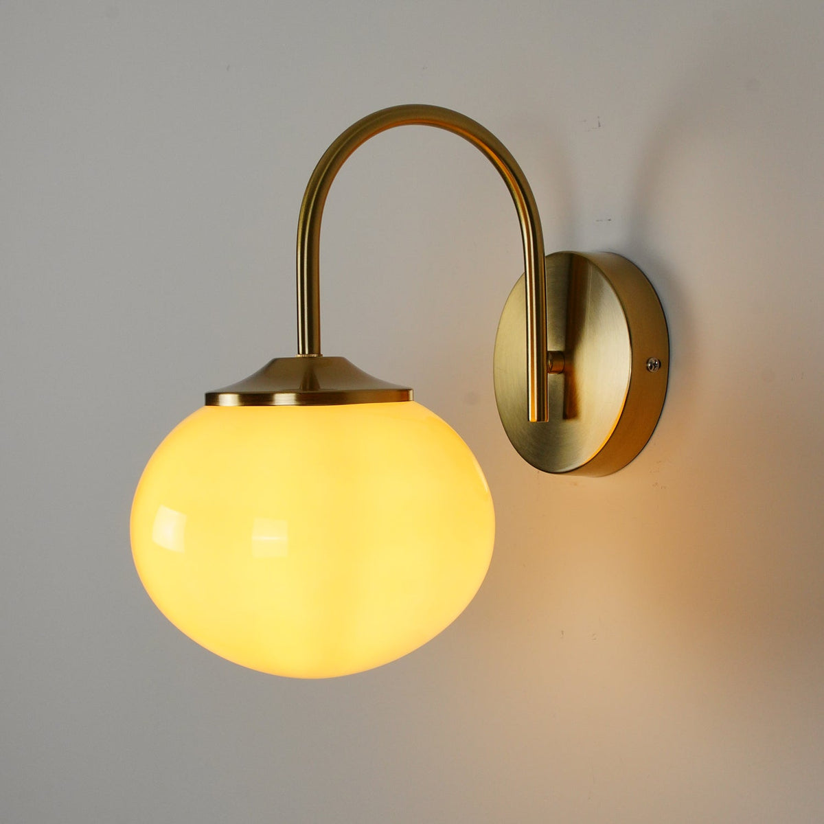 Marshmallow-Wandleuchte – Goldfinish, rosafarbene Glasschirme