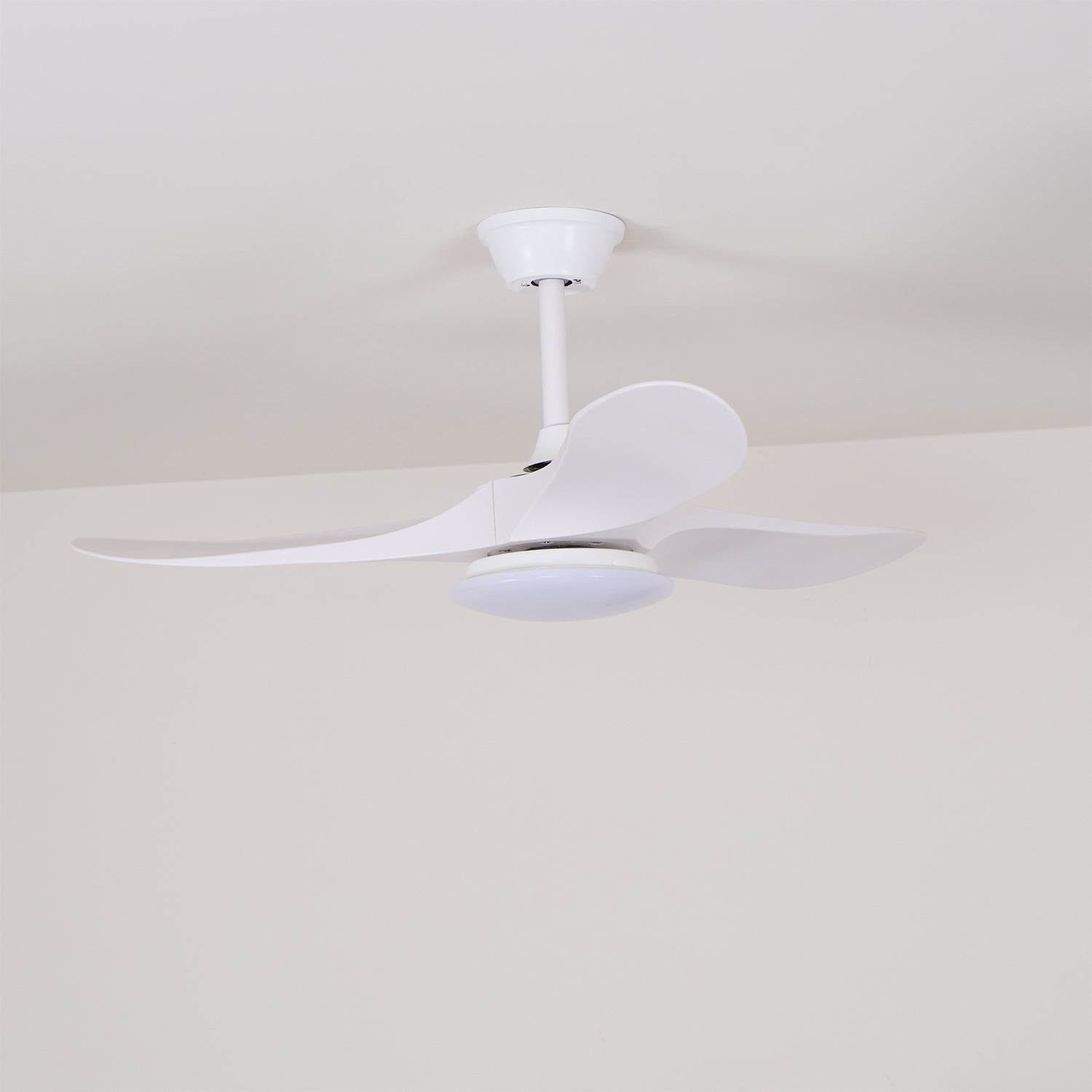 Stropní ventilátor se světlem Virelo — varianty velikosti 42"/52"
