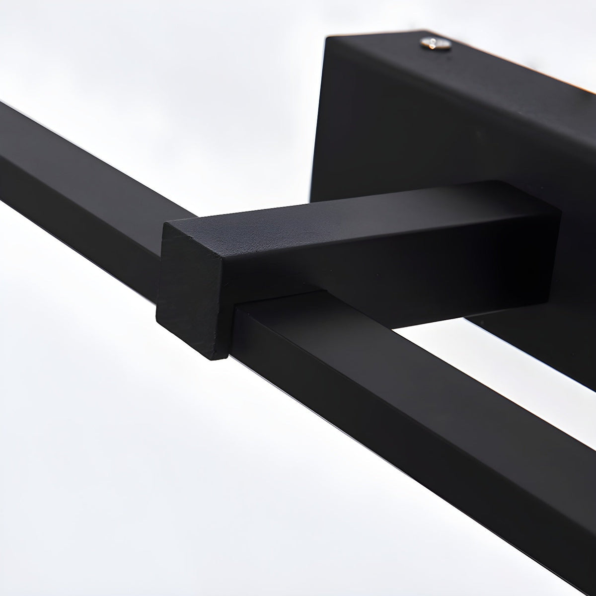 Aplica metalică LED de perete subțire — lampă liniară pentru oglindă