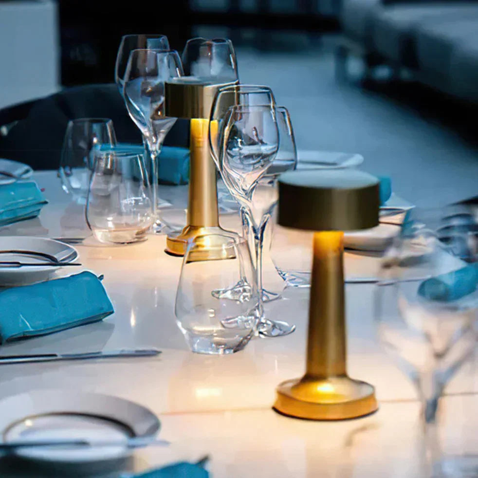 Arden kortárs újratölthető LED asztali lámpa kefélt acél, réz vagy arany színben | Orntli