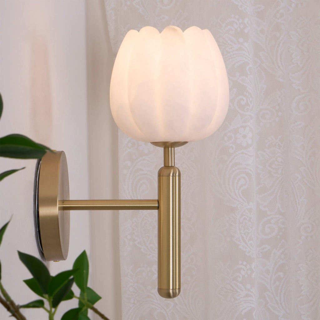 Applique floreale Ralín in ottone e alabastro