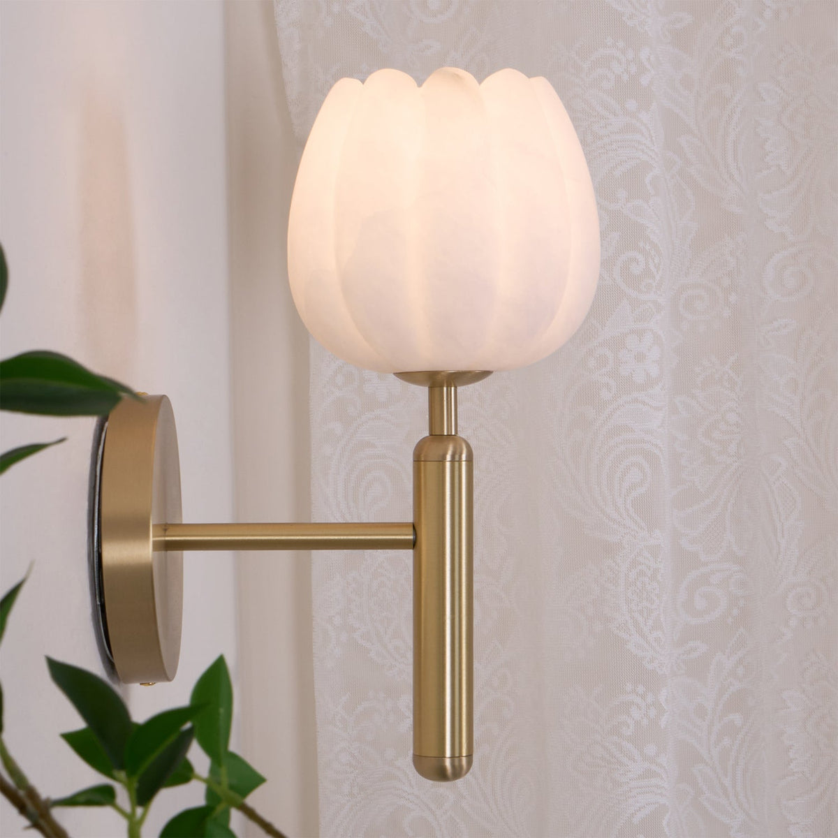 Applique floreale Ralín in ottone e alabastro