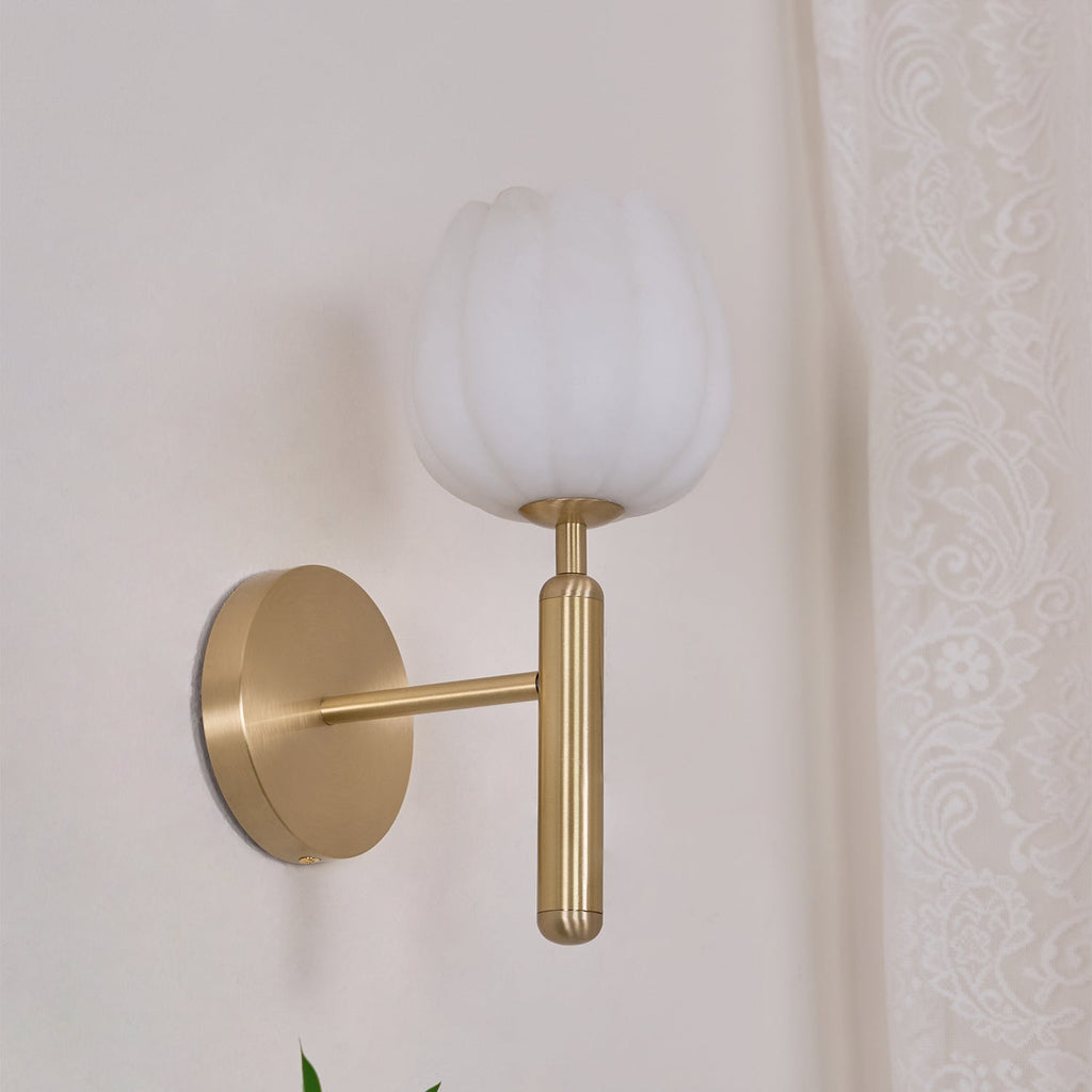 Applique floreale Ralín in ottone e alabastro