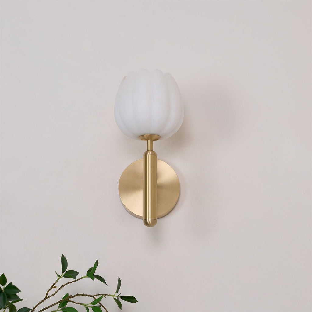 Applique floreale Ralín in ottone e alabastro