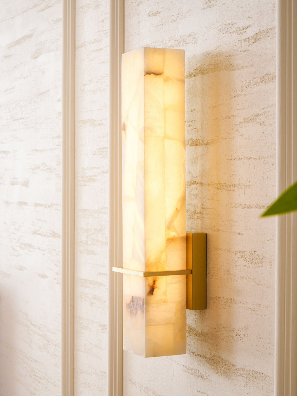 Milan rechteckige Alabaster-Wandleuchte — Moderne Silhouette