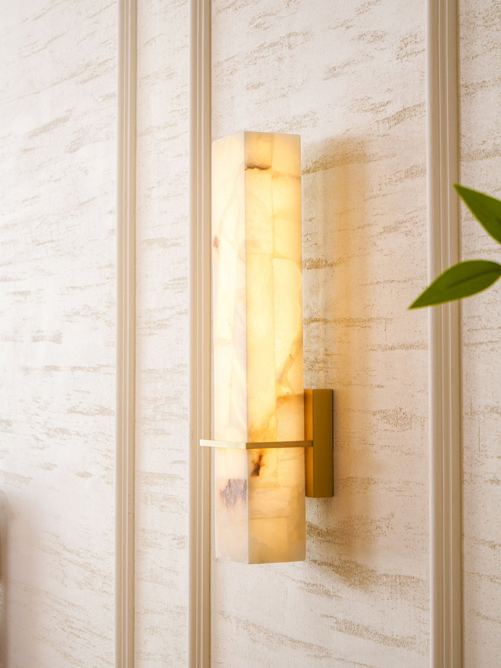 Milan rechteckige Alabaster-Wandleuchte — Moderne Silhouette