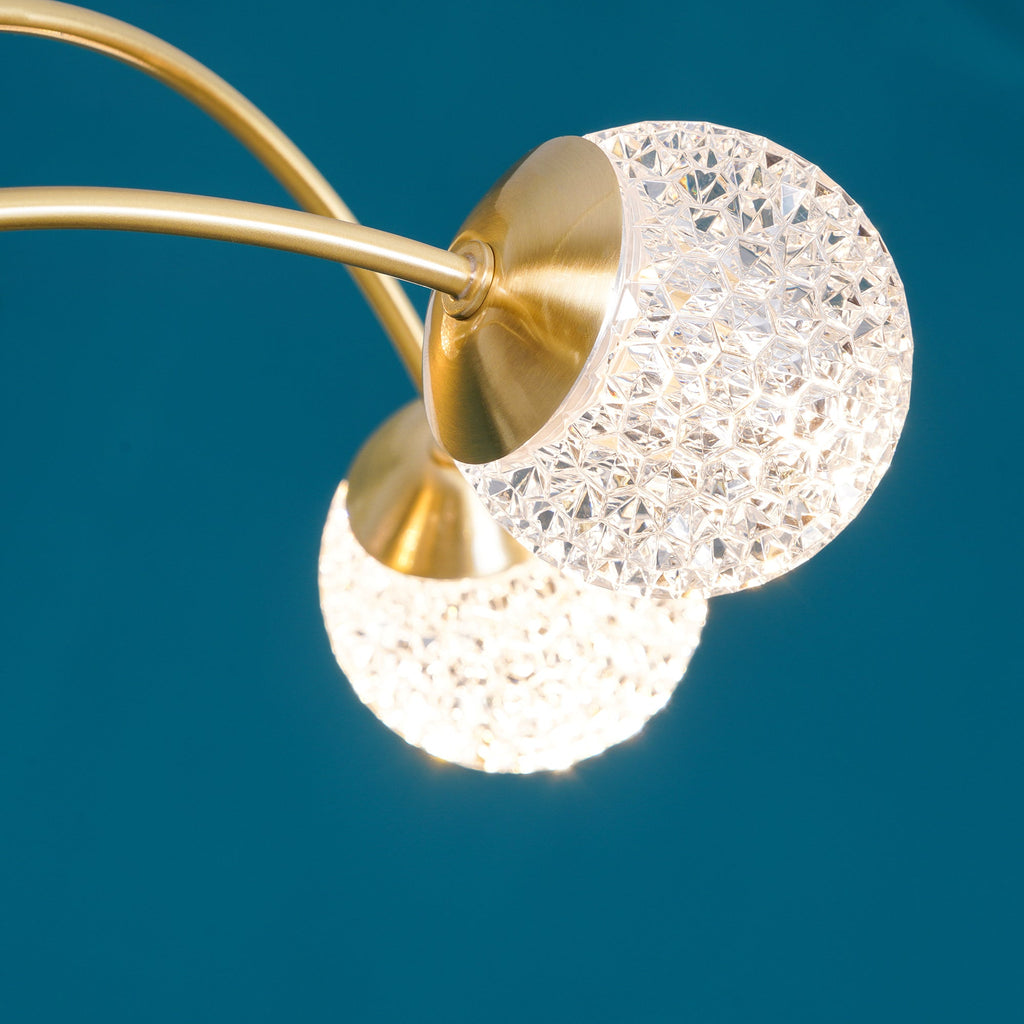 Lustre Millender à 8 bras avec finition dorée