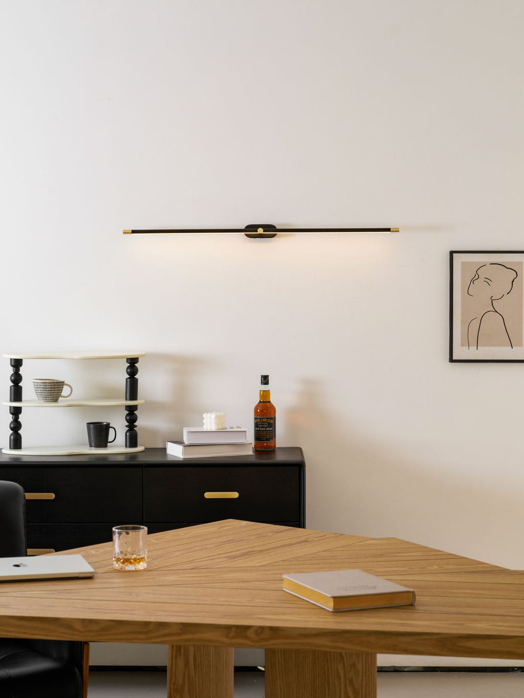Minimalistische lineare Wandleuchte – wiederaufladbar, kabellos