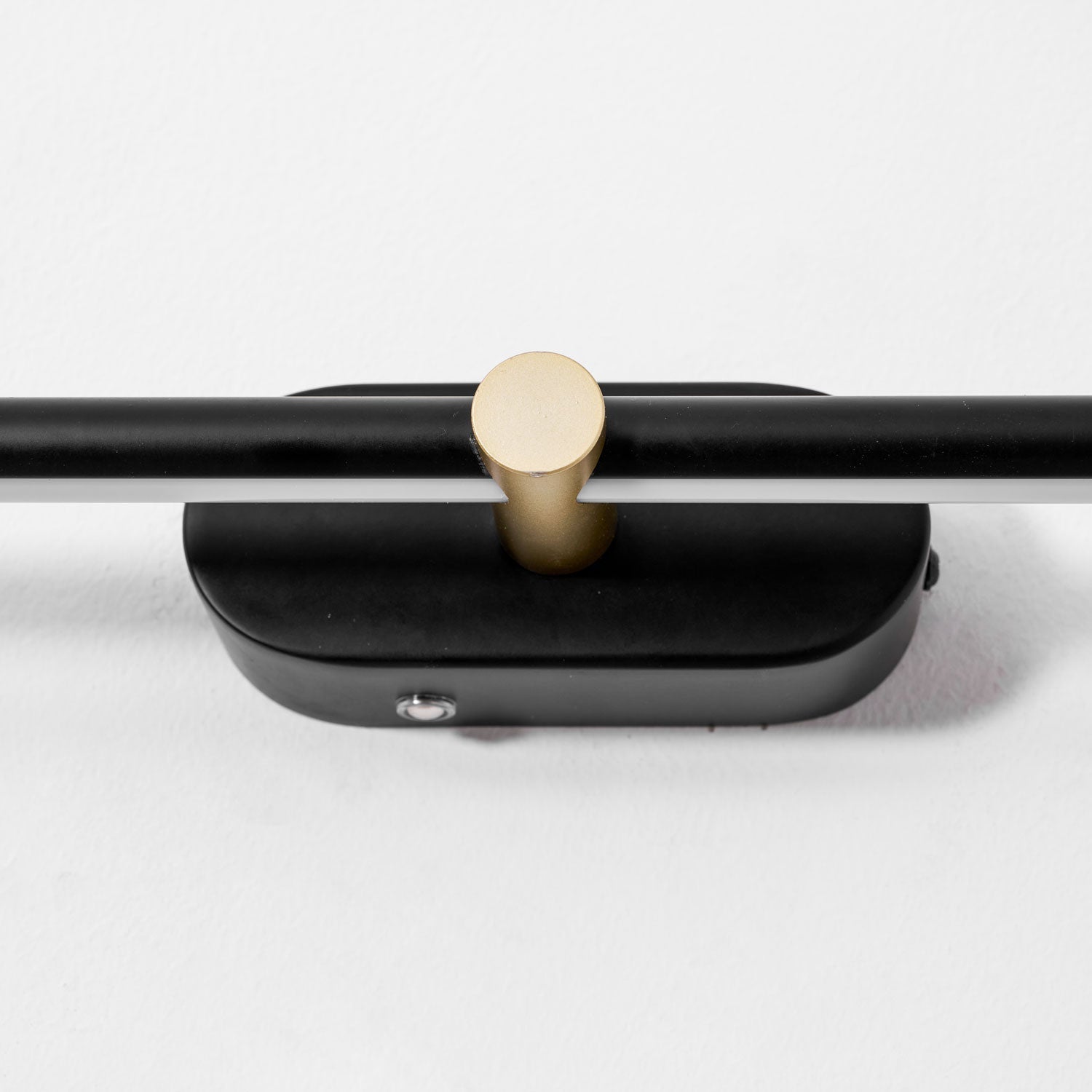 Minimalistische lineare Wandleuchte – wiederaufladbar, kabellos