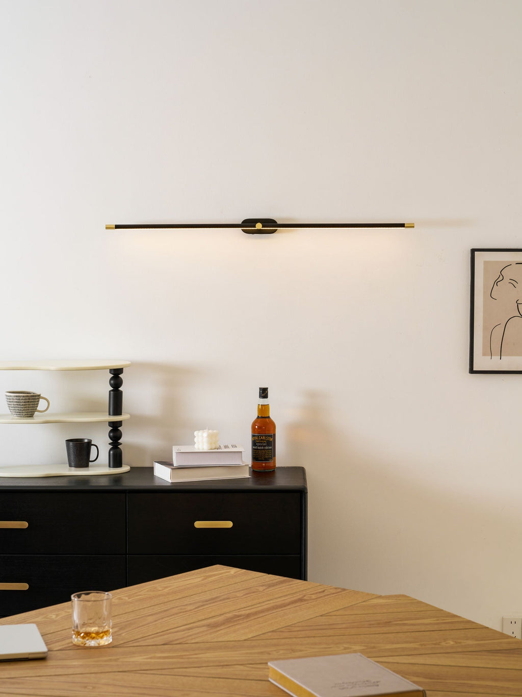 Minimalistische lineare Wandleuchte – wiederaufladbar, kabellos