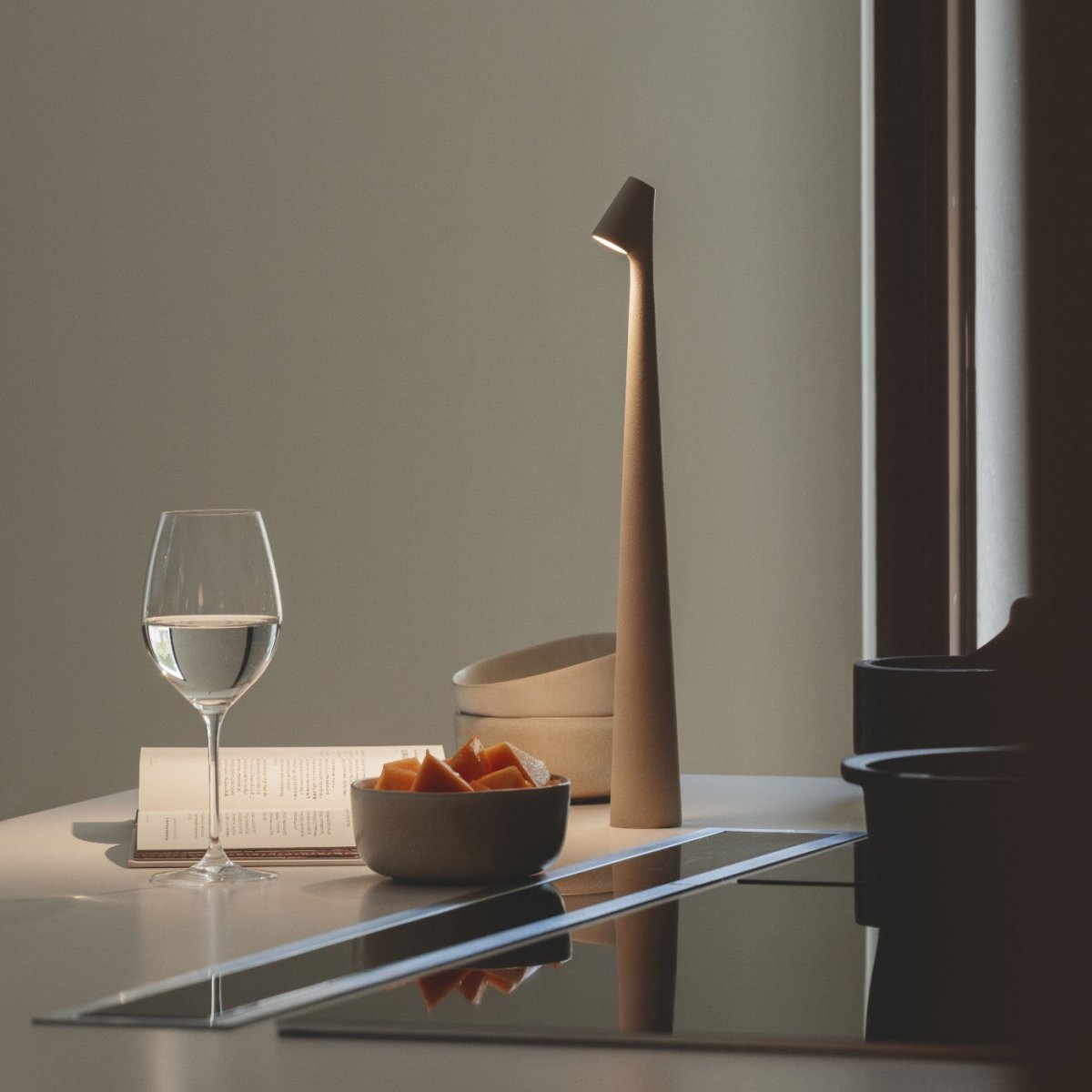 Minimalistyczna lampa stołowa LED – minimalistyczna lampa punktowa