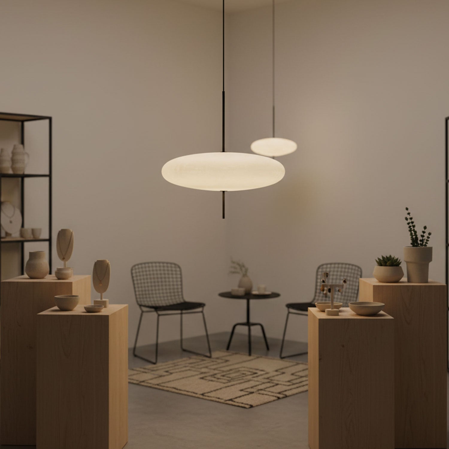 Minimalistische Pendelleuchte mit Opalglasschirm