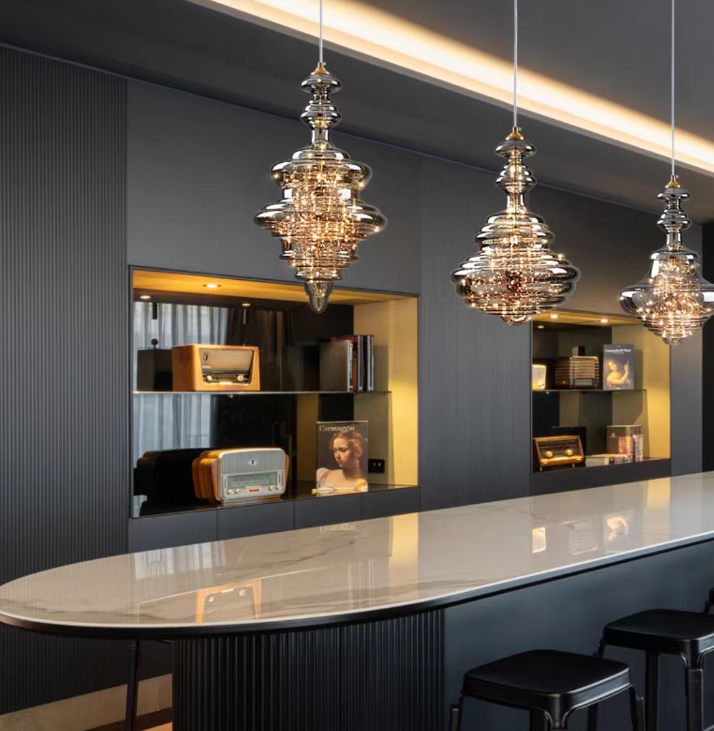 Linora glass- og messingpendel for stue