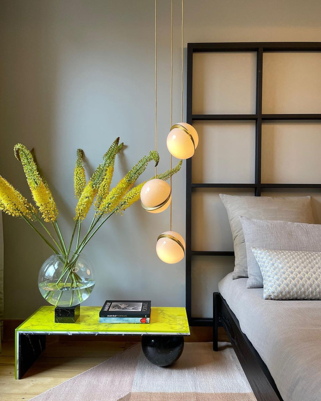 Lunara Acryl- und Messing-Halbmonden-Pendelleuchte LED-Leuchten