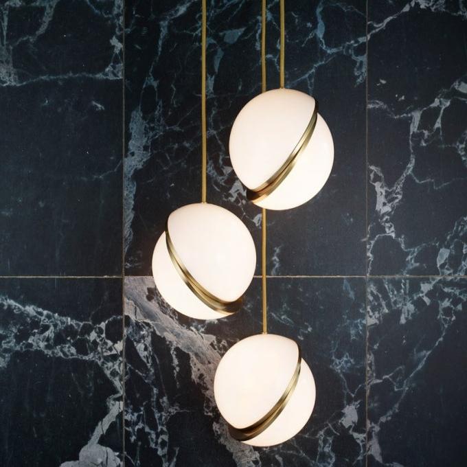 Lunara Acryl- und Messing-Halbmonden-Pendelleuchte LED-Leuchten