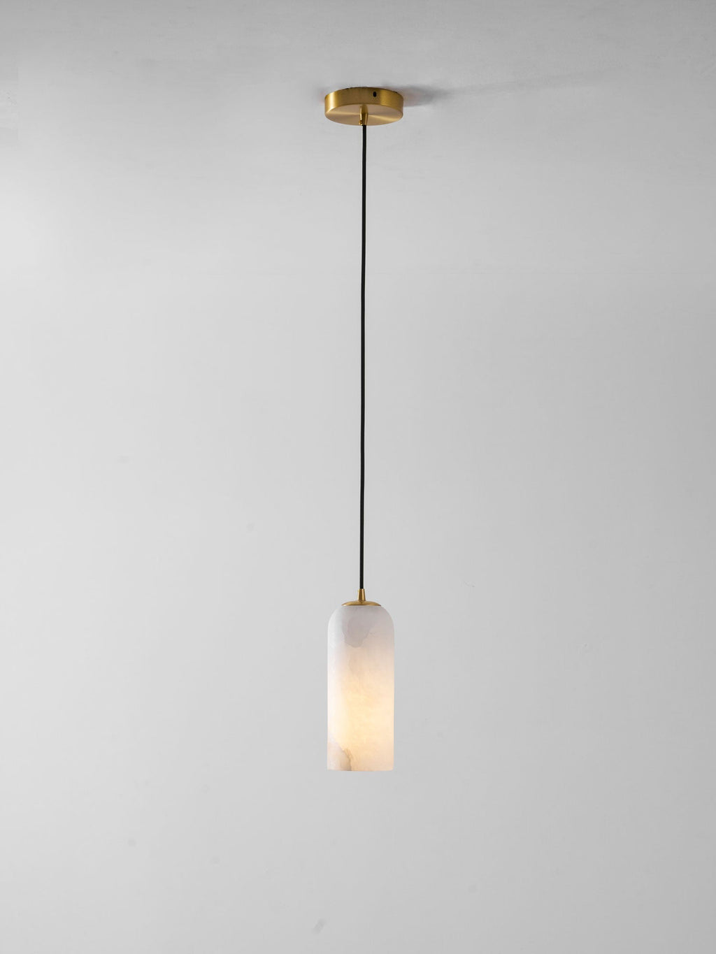 Monty Pendelleuchte aus Alabaster mit geflochtenem Kabel