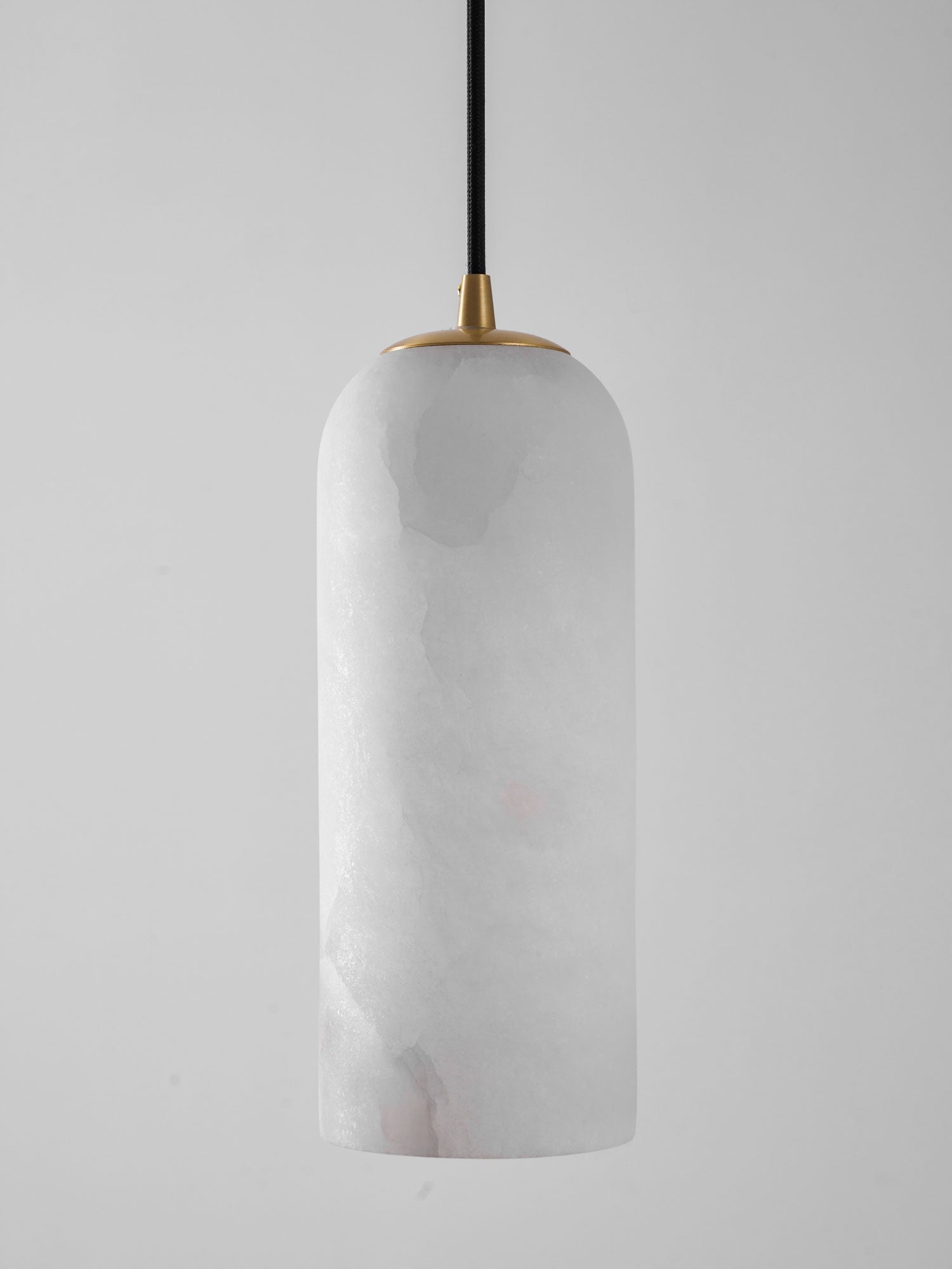 Monty Pendelleuchte aus Alabaster mit geflochtenem Kabel