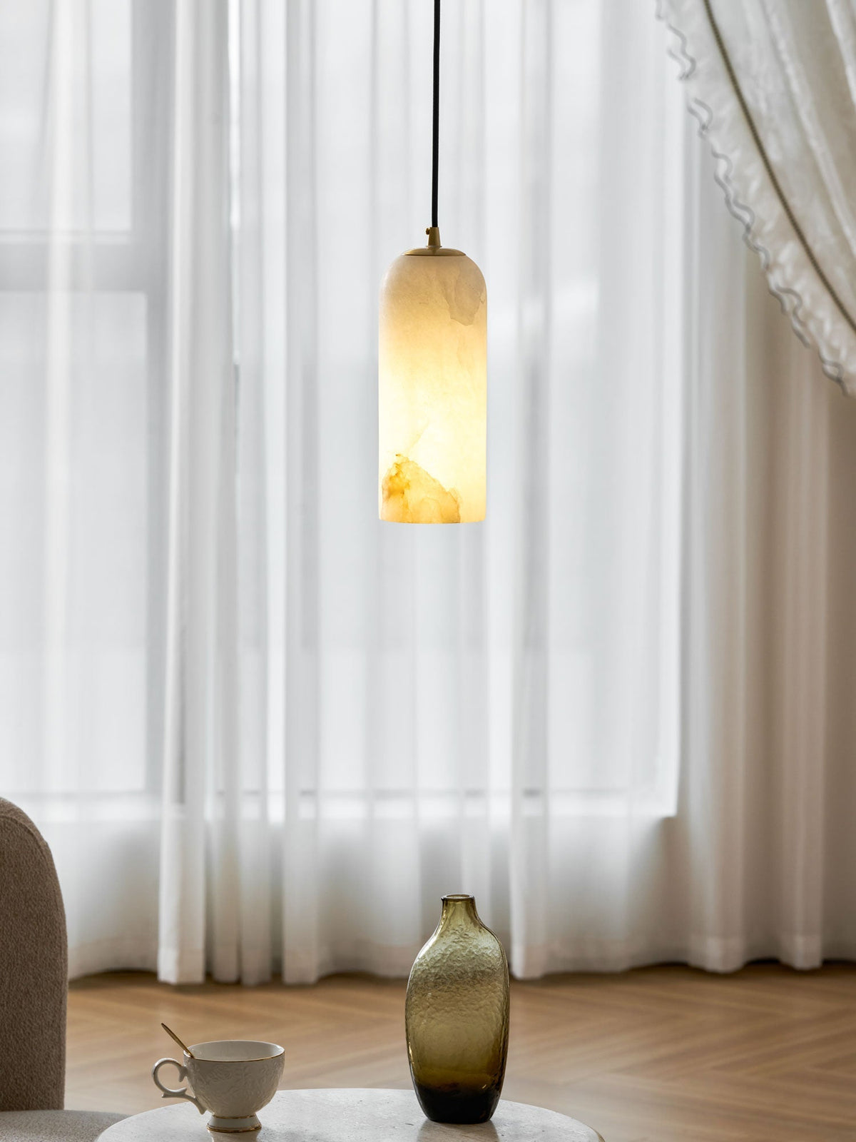 Monty Pendelleuchte aus Alabaster mit geflochtenem Kabel